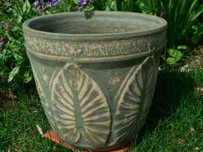 Vintage online Red Wing Elephant Ear Leaf Planter