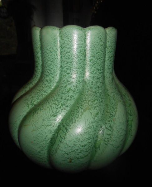 RARE AntiQ Rumrill by Redwing Pottery LG Green Crystalline Vase Swirl Shape #451
