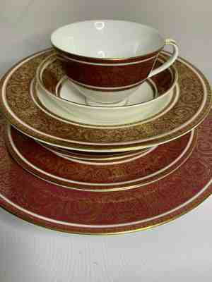 Royal Doulton Collectibles : Royal Doulton Buckingham Value Guide