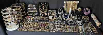 Vintage Costume Jewelry Lot! 424 brooches/pins ,350 pairs of earings ?¦ 