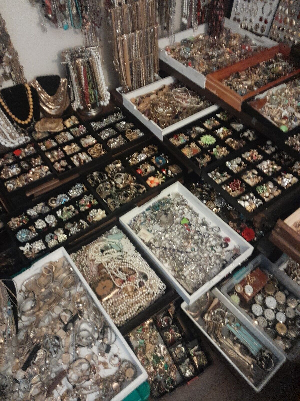 HUGE 6500+ Lot of VTG /MOD, 925, Gold, GF, Swarovski, Trifari, Monet, Sar Cov,..