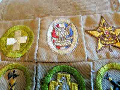 BOY SCOUT - 1930'S MERIT BADGE SASH - 35 BADGES - TYPE ONE EAGLE SCOUT PATCH