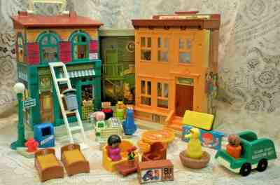 Vintage  Fisher Price Little People Play Family Sesame Street #938  with eraser
