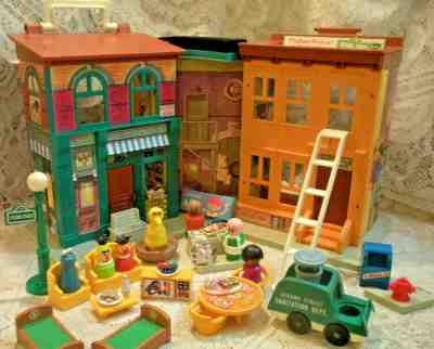 Vintage Fisher Price Little People Play Family Sesame Street #938  w/o eraser
