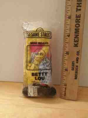 Betty Lou 1999 Kellogg/'s Sesame Street  4.5/" Mini Beans
