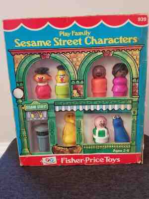 Vintage Fisher~Price Little People #939 Play Fam Sesame Street w/ Original Box