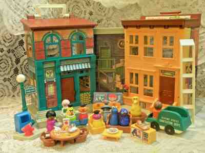 Vintage  Fisher Price Little People Play Family Sesame Street #938  with Grover