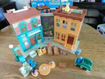 USED1975 VINTAGE FISHER PRICE LITTLE PEOPLE SESAME STREET 95% COMPLETE