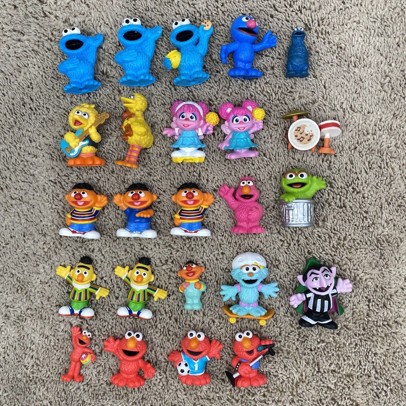 Sesame Street Hasbro Figures Lot Of 24 PVC 3" Bert, Cookie Monster, Elmo, Read