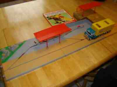 Ideal Motorific Continental Van Lines Truck+ Trailer Truck Terminal set 1968