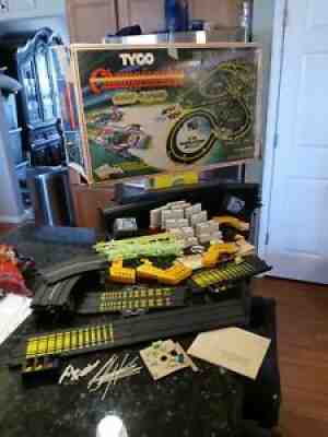 Tyco Championship Nite Glow HP2 Curve Huggers Set 1979 PARTS INCOMPLETE UNTESTED