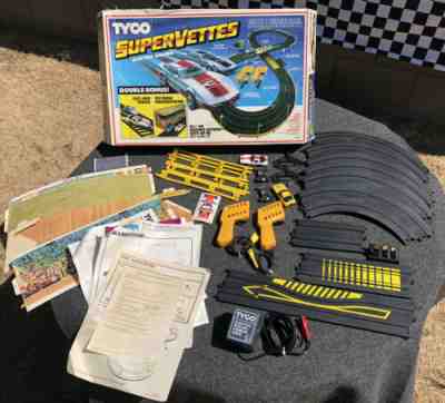 COMPLETE, Vintage, Tyco, 1988, Super Vettes Electric Slot Racing Set #T6687
