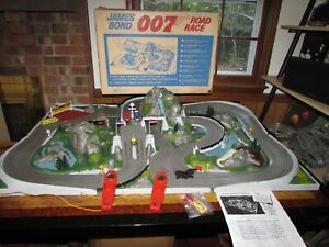 KILLER FAST Complete Original JAMES BOND Road Race Set BOX Gilbert 007 Slot Car