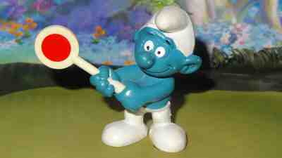 Smurfs Patrol Crossing Traffic Sign Smurf 20154 Rare Vintage Display Figurine #4