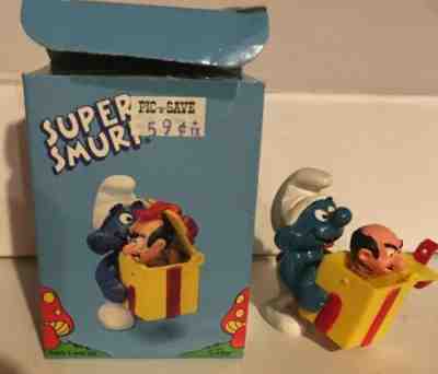 Vintage Peyo Super Smurfs 40247 JOKEY SMURF TRICK BOX PVC Figurine GARGAMEL NICE