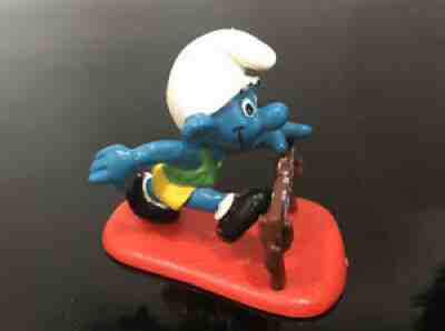 Vintage Smurf Hurdle Track and Field olympics Peyo Schleich 1980 Hong Kong RARE
