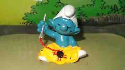 The Smurfs Tailor Smurf Sewing Up Sweater 20063 Rare Vintage Display Figurine