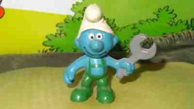 Smurfs Mechanic Smurf Green Overalls & Wrench Handy 20012 Rare Vintage Figurine