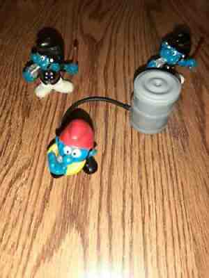 2 1981 SMURF POLICEMEN 1983 FIREFIGHTER Original Vintage Peyo Schleich Figure