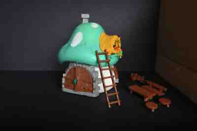 Rare And Collectible Smurf Items : Schleich House Smurf Value