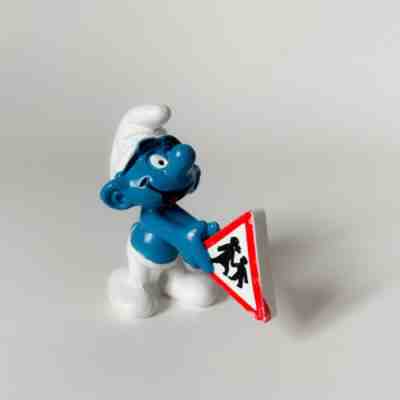 Smurfs 20155 Traffic Sign Smurf Crosswalk Vintage Display Toy Figurine