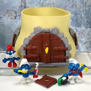 1978 PEYO SCHLEICH MADE IN HONG KONG SMURF MUSHROOM HOUSE + PVC FIGURE LOT