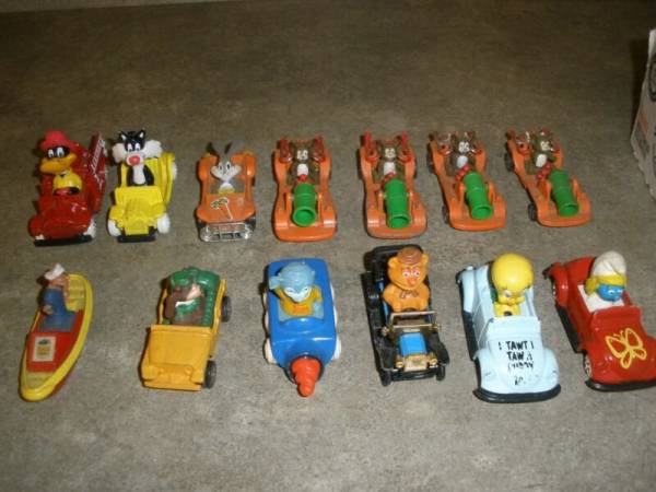 Vintage lot of 13 Diecast Looney Tunes & Shirt Tales Yogi Bear Bugs Smurf Cars