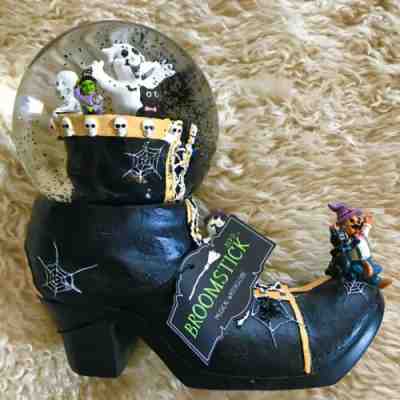 BROOMSTICK RARE LARGE HALLOWEEN WITCH BOOT MUSICAL SNOW GLOBE WATERGLOBE 