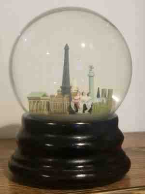 Phoenix Saks 5th Avenue Collectible Snowglobe Song “Here Comes The