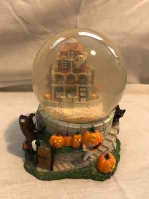 Starbucks Casper Halloween snow globe - RARE - Sold on eBay Sep, 18th 2018 for $47.50