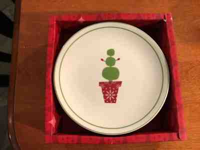 NIB Holiday Plates from Starbucks 2006 Set of 4 Christmas Tree Plates Green Red  - Sold on eBay Oct, 25th 2018 for $9.99