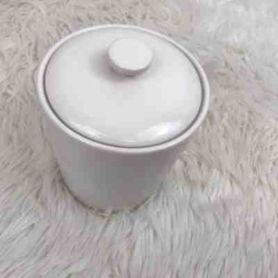 Starbucks Coffee Canister Jar 2004 Home Collection White Ivory Threaded Ceramic  - Sold on eBay Nov, 5th 2018 for $16.14