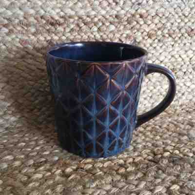 RARE STARBUCKS COFFEE 2009  BLUE QUILTED PINEAPPLE DIAMOND 16 OZ MUG - Sold on eBay Nov, 30th 2018 for $15.99