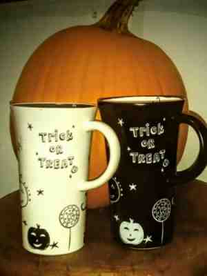New Collectible Starbucks 2007 Halloween Black & White 14oz Coffee Mugs Set Of 2 - Sold on eBay Oct, 22nd 2019 for $25.00