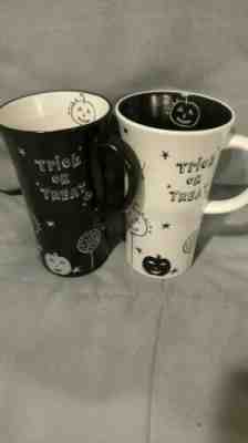Starbucks Halloween 14 oz Pair of Coffee Mugs Black & White and White & Black - Sold on eBay Oct, 15th 2019 for $22.00