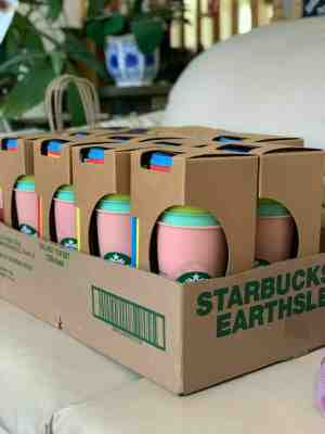 Starbucks Color Changing Reusable Cold Cup Tumbler Pack of 5 w/ Lids Straws 24oz - Sold on eBay Oct, 7th 2019 for $124.99