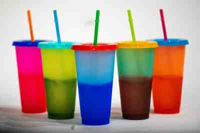 Set Of 5| Starbucks - Style | Color Changing Cups | 24 ounces | W/ Lids & Straws - Sold on eBay Nov, 12th 2019 for $32.99