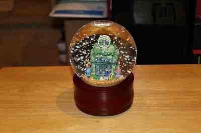 Starbucks Christmas Musical Snowglobe Seattle Pike Place Farmers Market 1999 - Sold on eBay Nov, 9th 2019 for $39.99