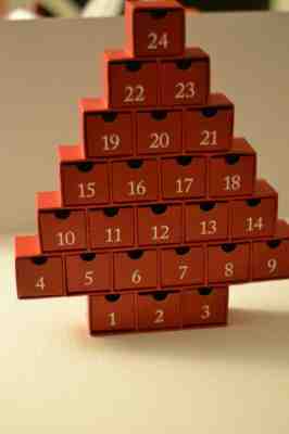 Starbucks Christmas Advent Calendar Classic 2006 - Sold on eBay Nov, 25th 2019 for $24.95