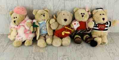 Lot of 5 Starbucks Bearista Bears Various Holiday Valentines Love - Sold on eBay Nov, 29th 2019 for $25.00