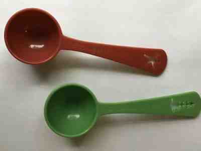 Starbucks Holiday Coffee Scoop Pair Red And Green - Sold on eBay Dec, 1st 2019 for $15.00