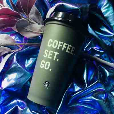 NEW Starbucks 2019 Reusable Hot Cup 16oz Holiday Christmas Gift - Sold Out  - Sold on eBay Dec, 17th 2019 for $18.00
