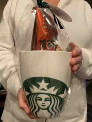 NEW 2019 RARE STARBUCKS 45 FL. OZ. CERAMIC GIANT COFFEE MUG CHRISTMAS GIFT SET - Sold on eBay Jan, 4th 2020 for $49.95