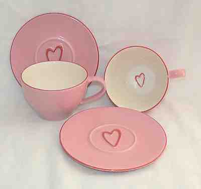 STARBUCKS 2006 12 OZ PAIR SET OF 2 CUPS AND SAUCERS PINK HEART MUG - Sold on eBay Jan, 2nd 2020 for $21.43