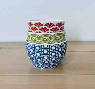 STARBUCKS Stackable Cups Mugs Nesting Bowls Bone China 2009, Great Condition! - Sold on eBay Jan, 20th 2020 for $18.99