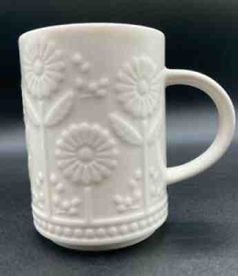 Starbucks Tall White Embossed Daisy Sunflower Coffee Mug 12 oz - Sold on eBay Aug 28, 2021 for $14.00