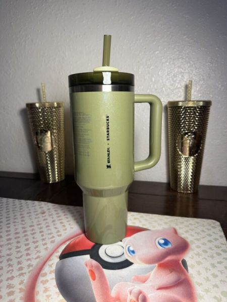 Stanley x Starbucks Fall 2024 40 FL OZ Olive Green  Vacuum Seal Quencher Tumbler - Sold on eBay October 14th, 2024 for $79.99