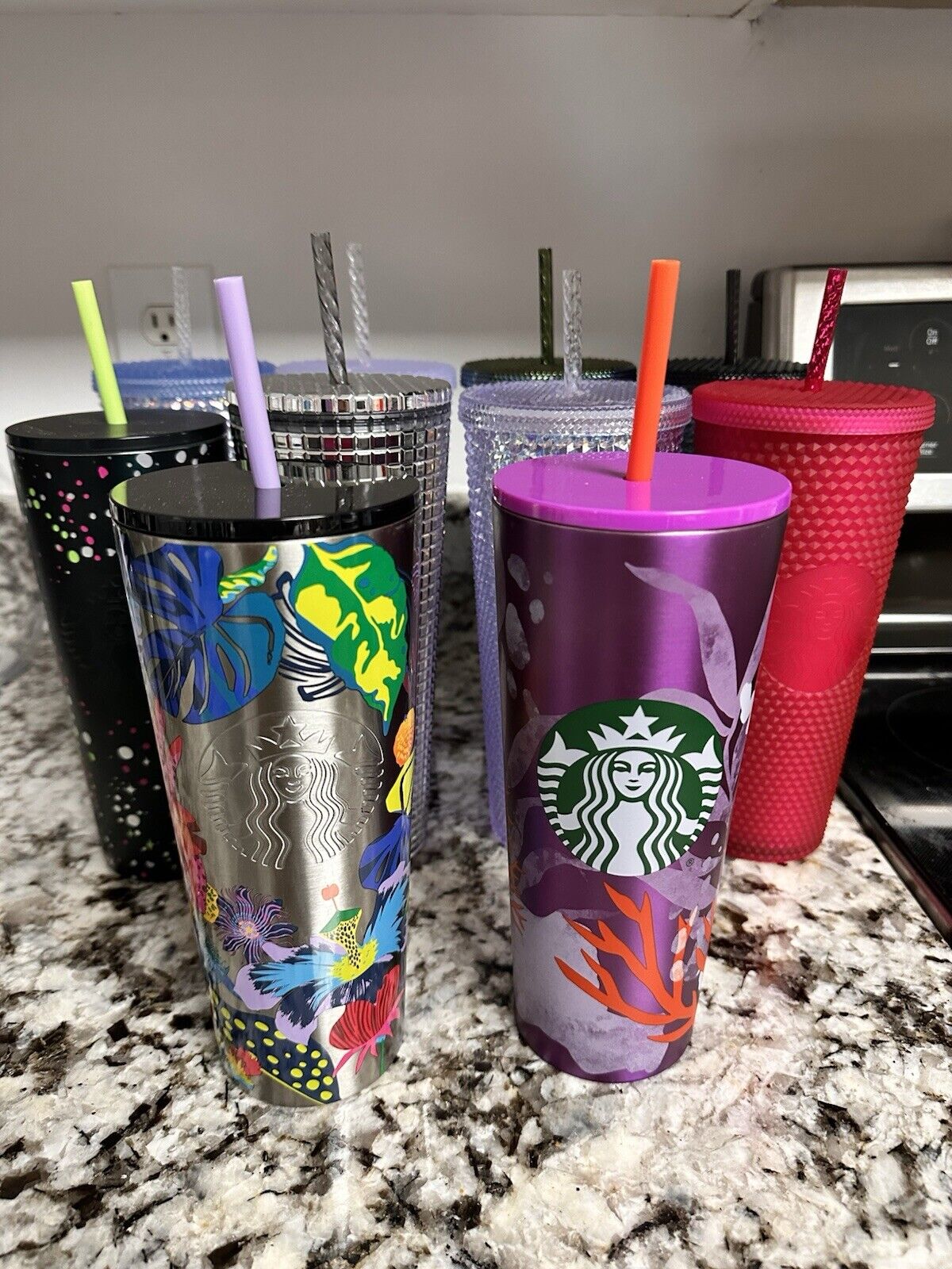Starbucks Venti 24 oz  Metal And Plastic tumbler LOT Of 12 - Sold on eBay January 7th, 2025 for $60.00 (2 bids) 