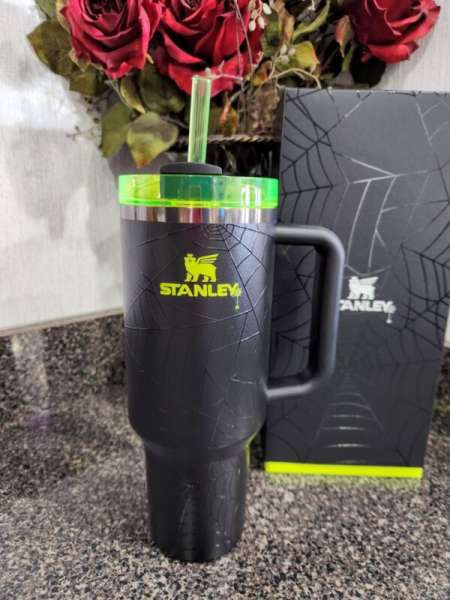 ??Stanley The Halloween Quencher H2.0 Flowstate 40oz Web Glow Tumbler? ? - Sold on eBay October 13th, 2024 for $109.00