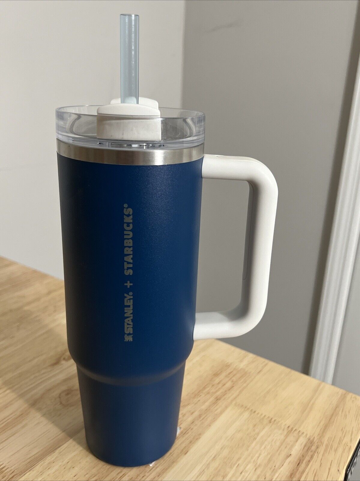STANLEY X Starbucks 2024 KOREA 30 oz Blue w/ White Handle SS Tumbler - Sold on eBay December 10th, 2024 for $90.09